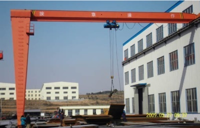 橋式起重機(jī) 安全高效的工業(yè)搬運(yùn)利器